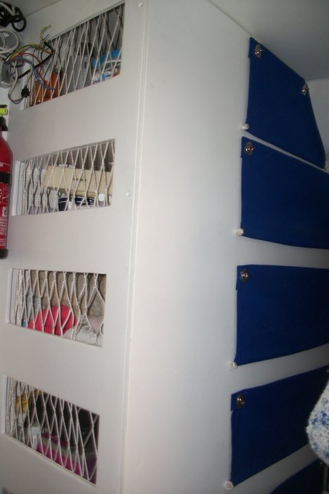 100_5982.JPG (2.11 Mio) Consulté 81779 fois placards babord