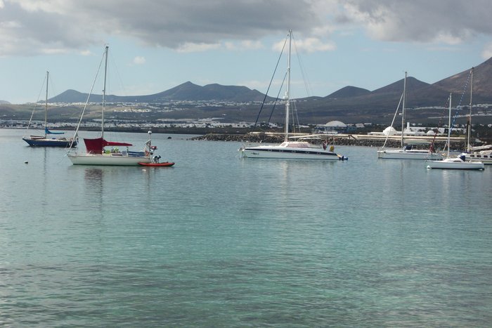 8 fevrier 2015 Mouillage à Arecife ( ile de lanzarote ) les canaries (32).JPG (2.6 Mio) Consulté 22811 fois Au mouillage à Arrecife ile de Lanzarote