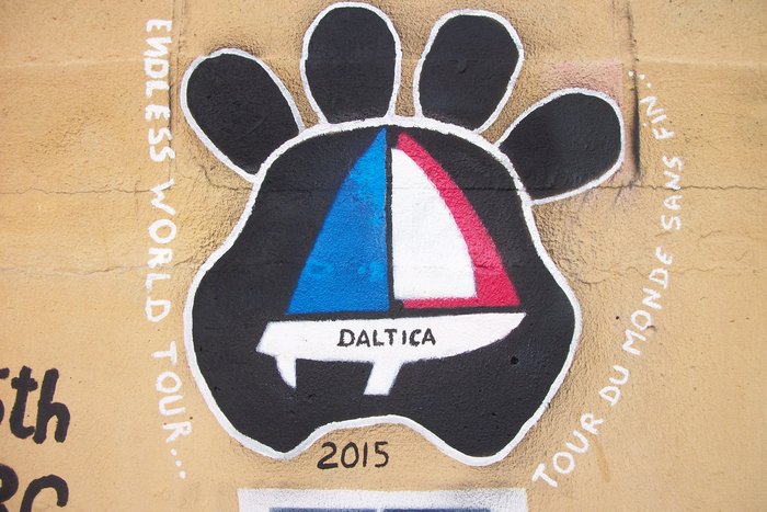 100_8392.JPG (2.32 Mio) Consulté 23745 fois Notre "logo" peint sur le mur de las palmas gran canaria