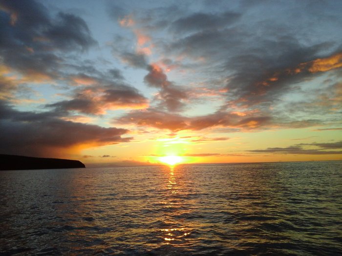 20151011_080945.jpg (1.02 Mio) Consulté 23158 fois Lever de soleil au mouillage à la Gomera